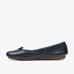 Freckle Ice Navy Leather | Clarks online