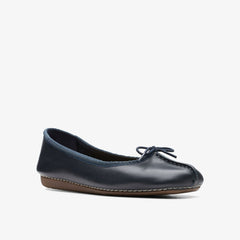 Freckle Ice Navy Leather | Clarks online