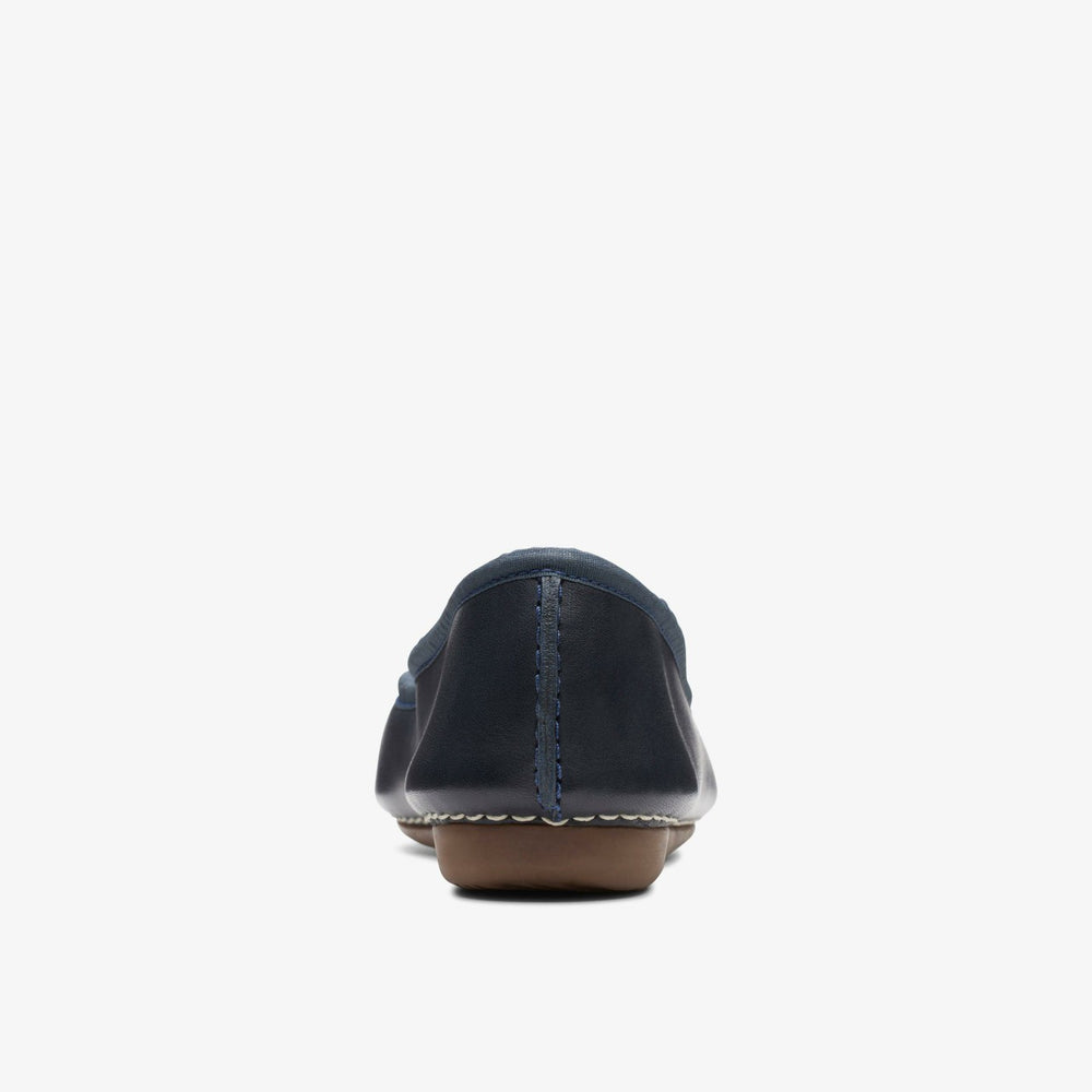 Freckle Ice Navy Leather | Clarks online