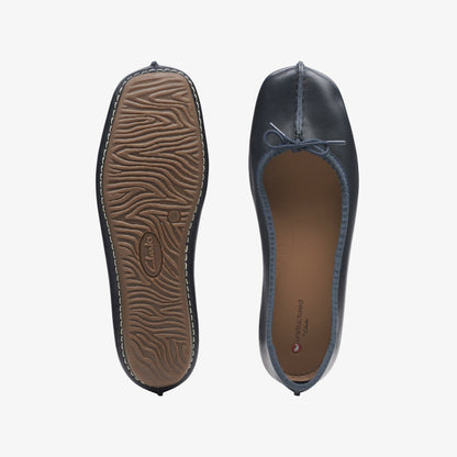 Freckle Ice Navy Leather | Clarks online