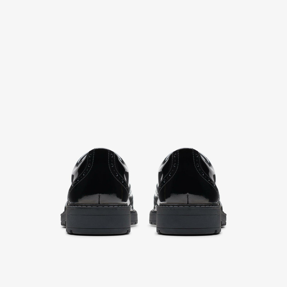 Loxham Brogue Youth Black Patent | Clarks online