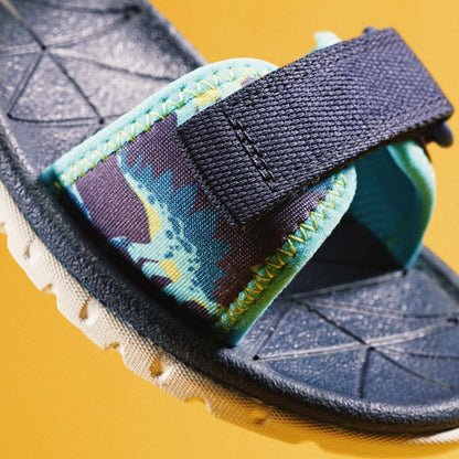Surfing Tide Kid Navy | Clarks on Sale