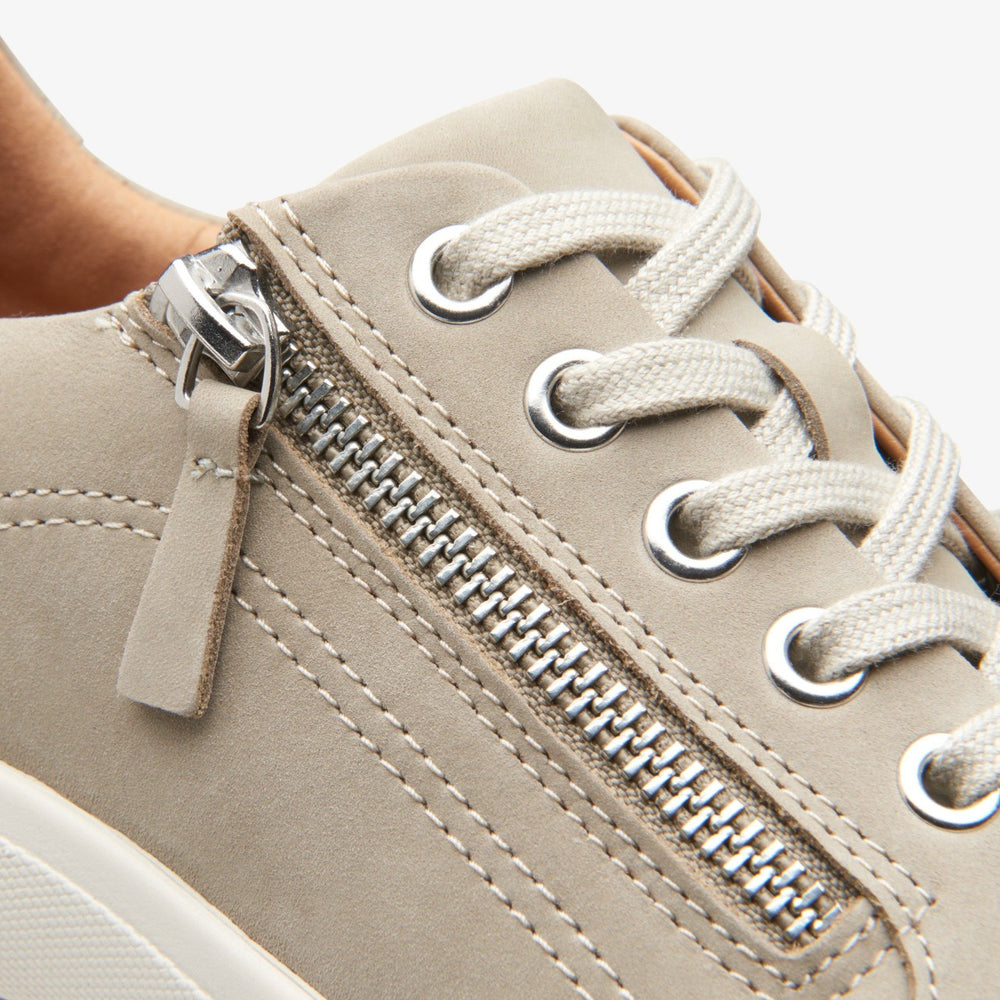 Nalle Lace Stone Nubuck | Clarks on Sale