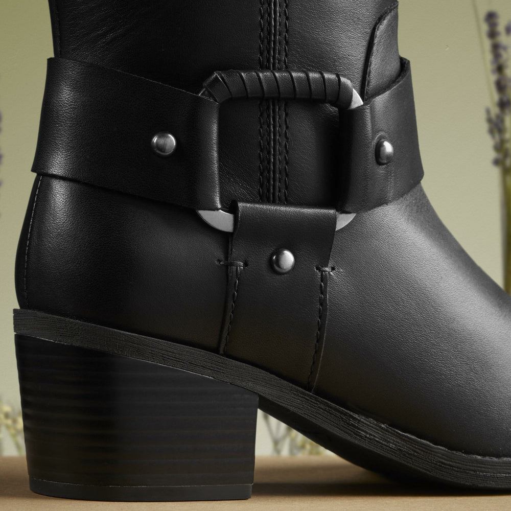 Morzine Rise Black Leather | Clarks for sale