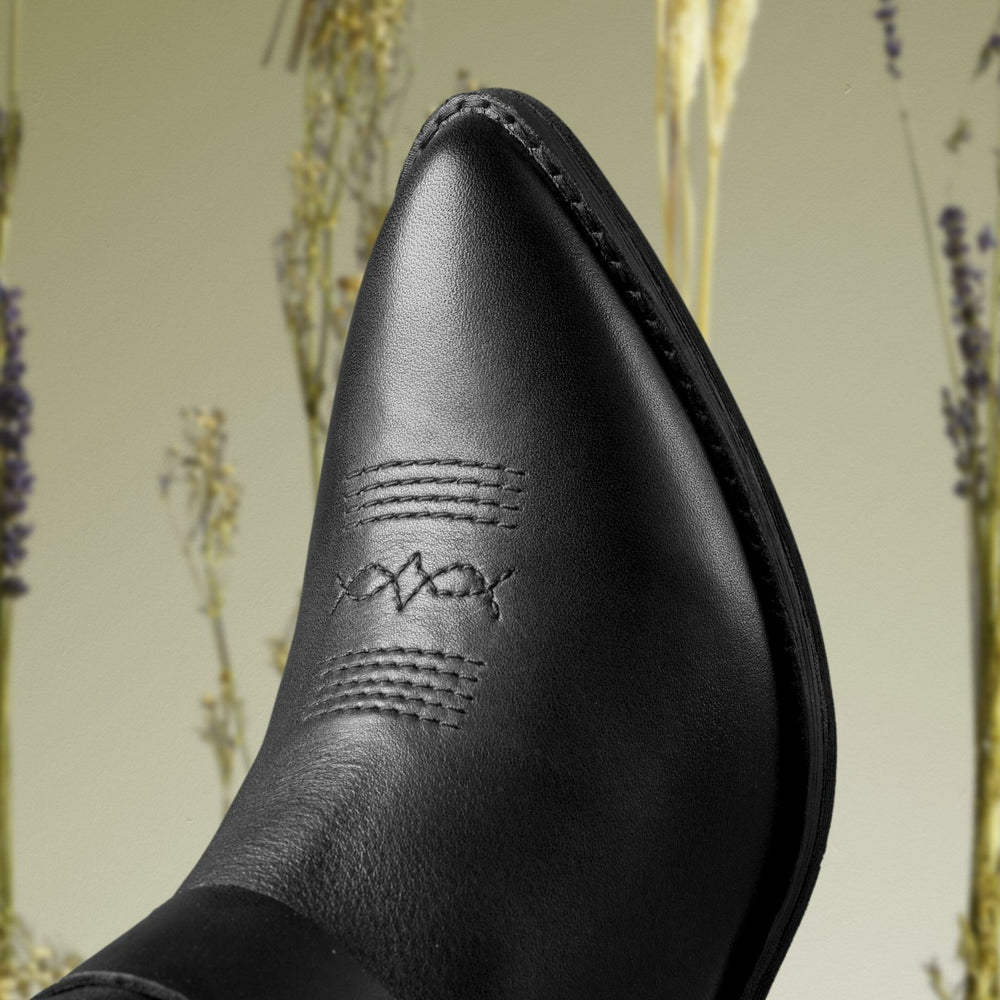 Morzine Rise Black Leather | Clarks for sale
