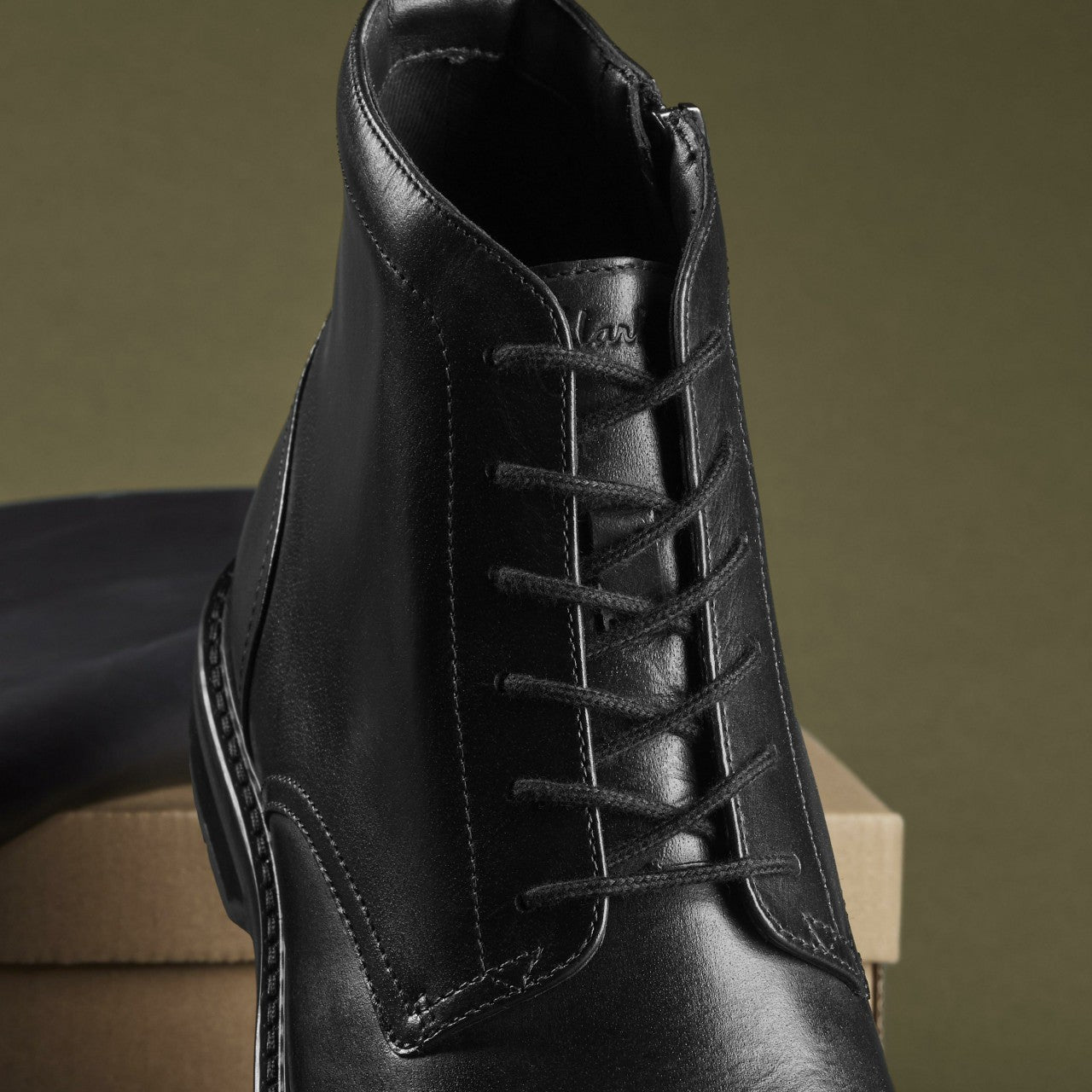 Aldwin Cap Black Leather | Clarks for sale