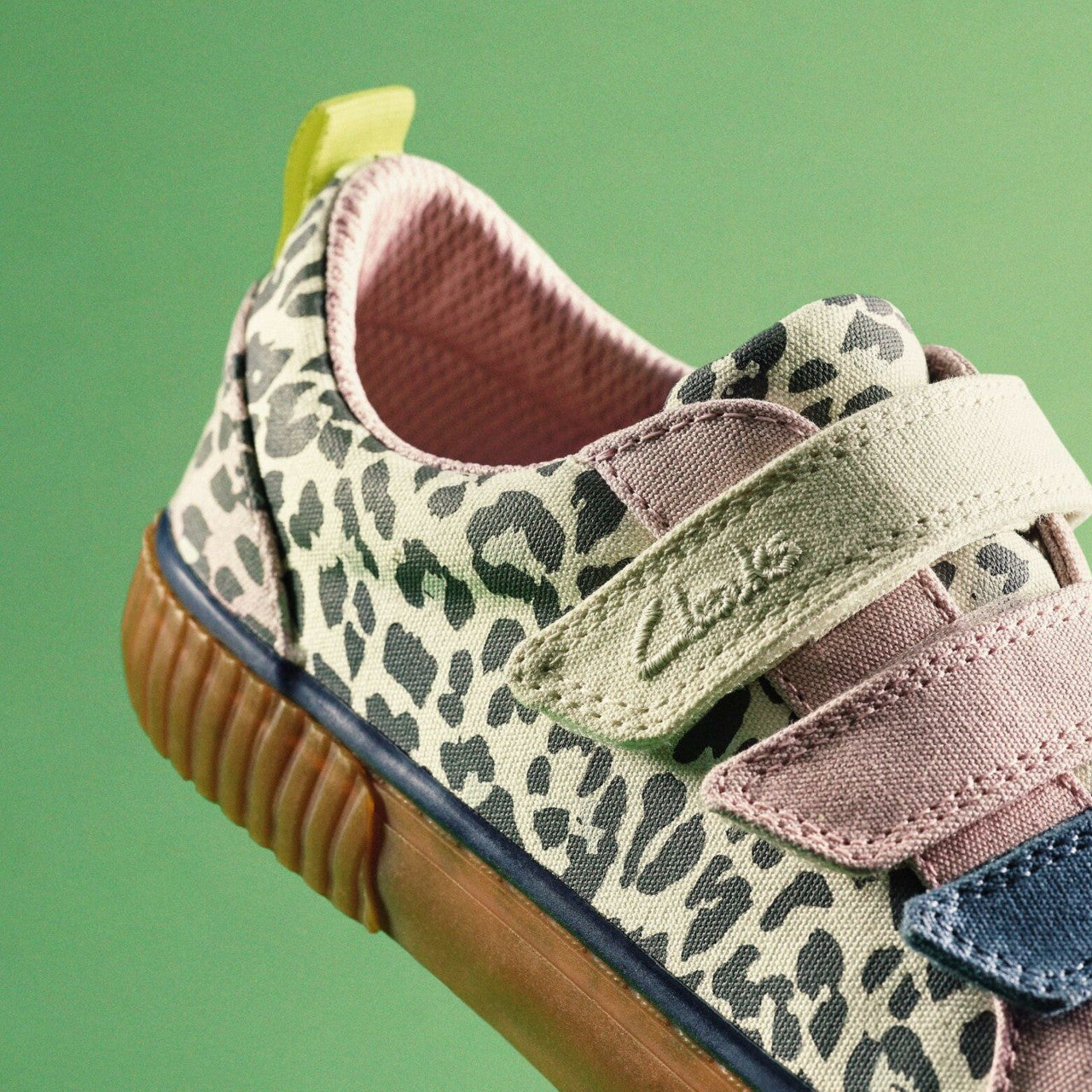 Foxing Vibe Kid Ecru Canvas | Clarks Sale