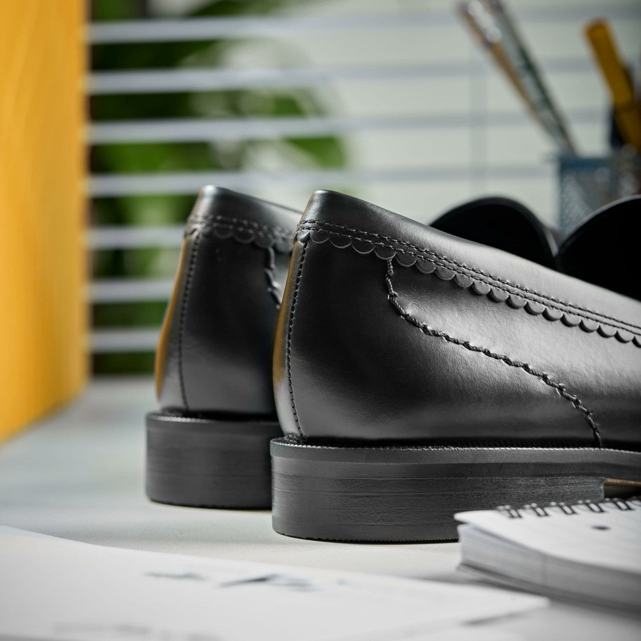 Straven Edge Black Leather | Clarks on Sale