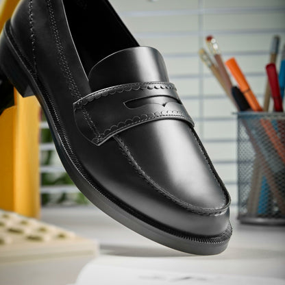 Straven Edge Black Leather | Clarks on Sale