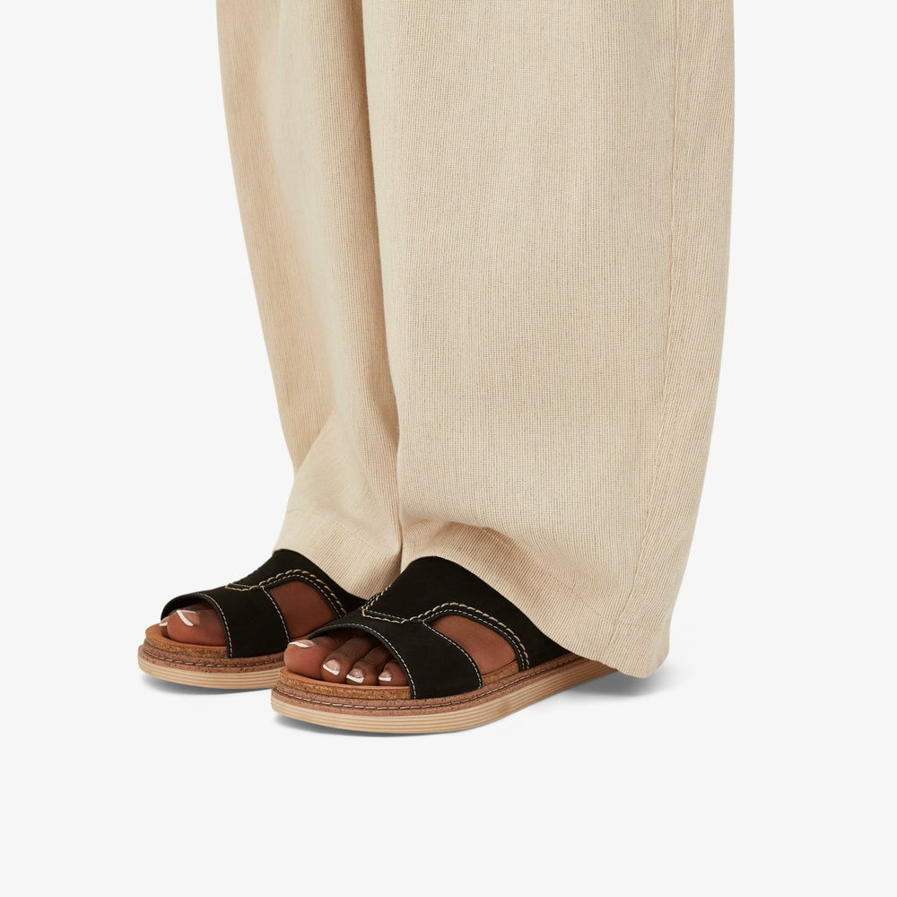 Arwell Walk Black Nubuck | Clarks on Sale