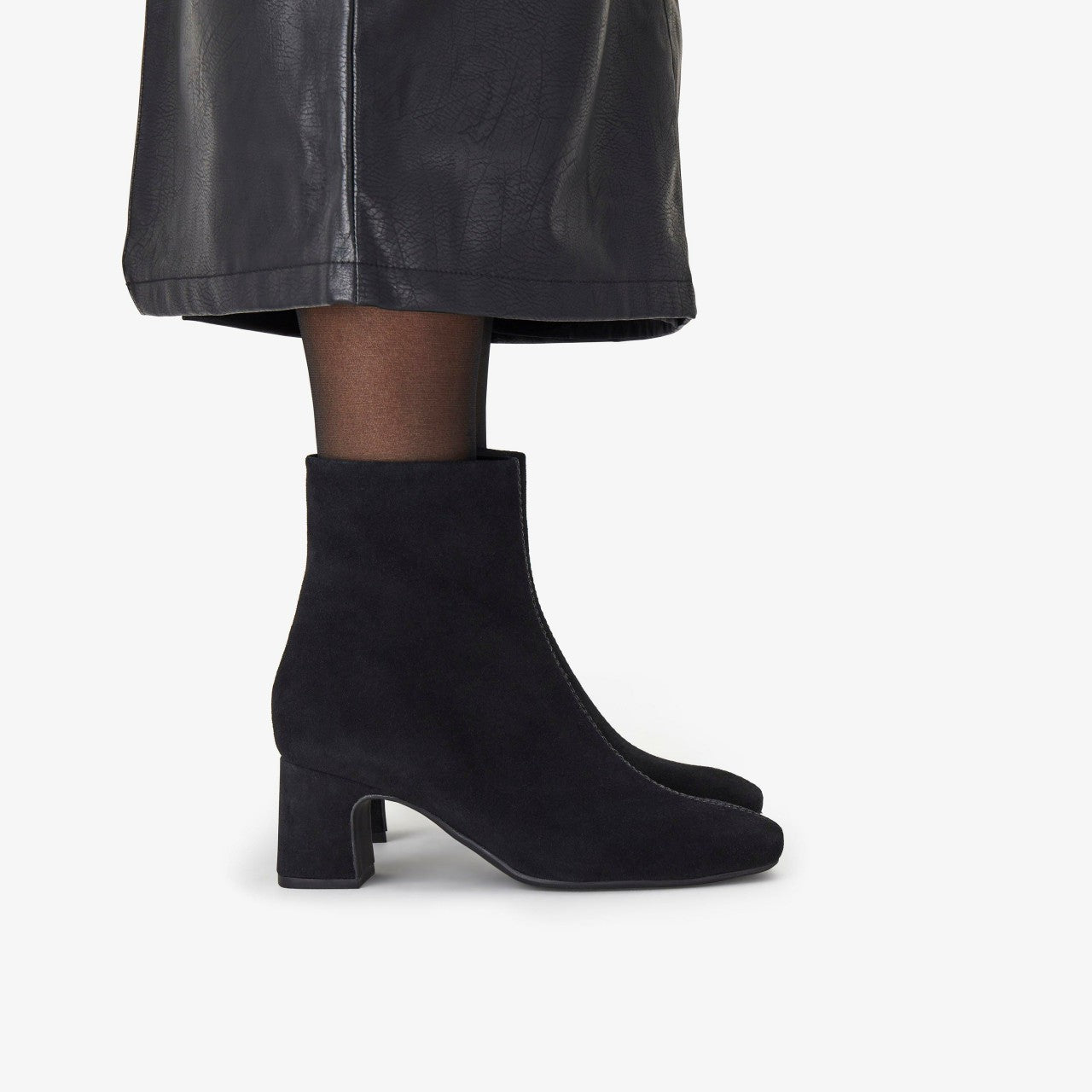 Fernie Zip Black Suede | Clarks outlet