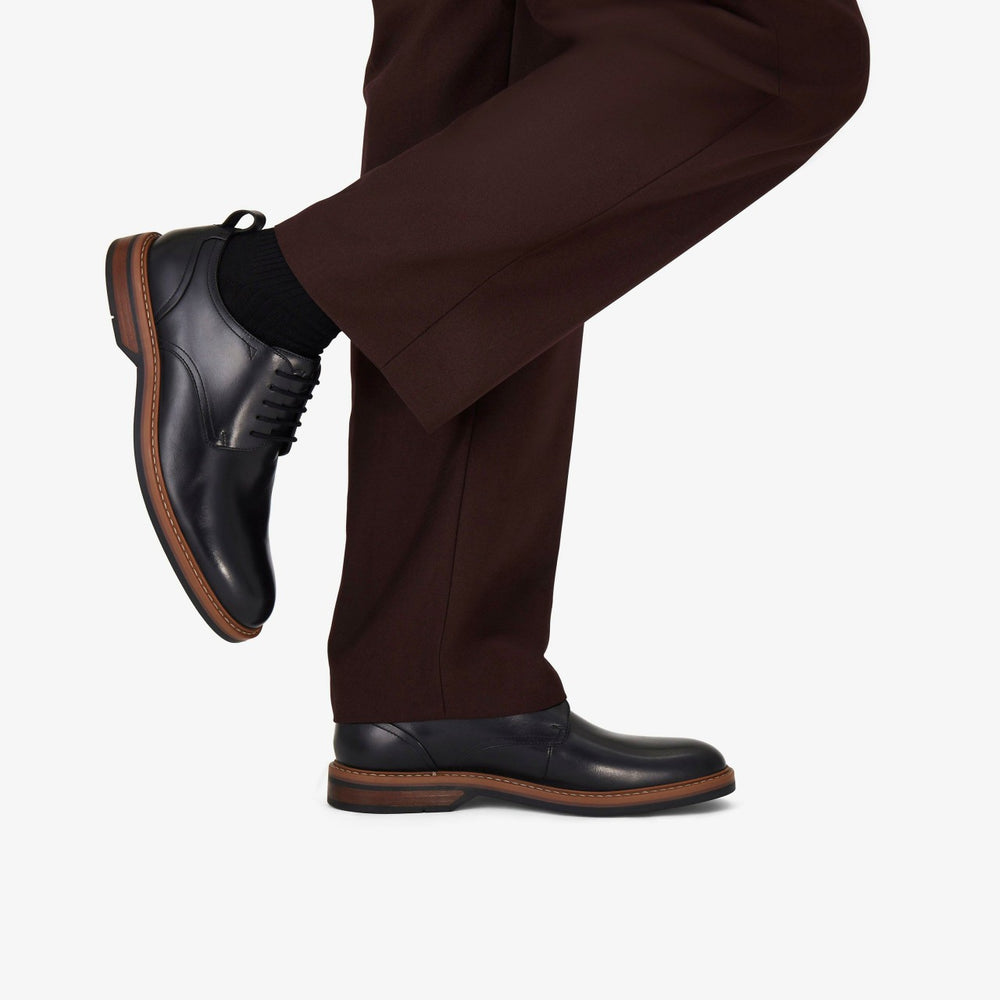 Aldwin Lace Black Leather | Clarks for sale
